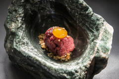 Steak_tartare_with-salt_cured_egg_yolks01